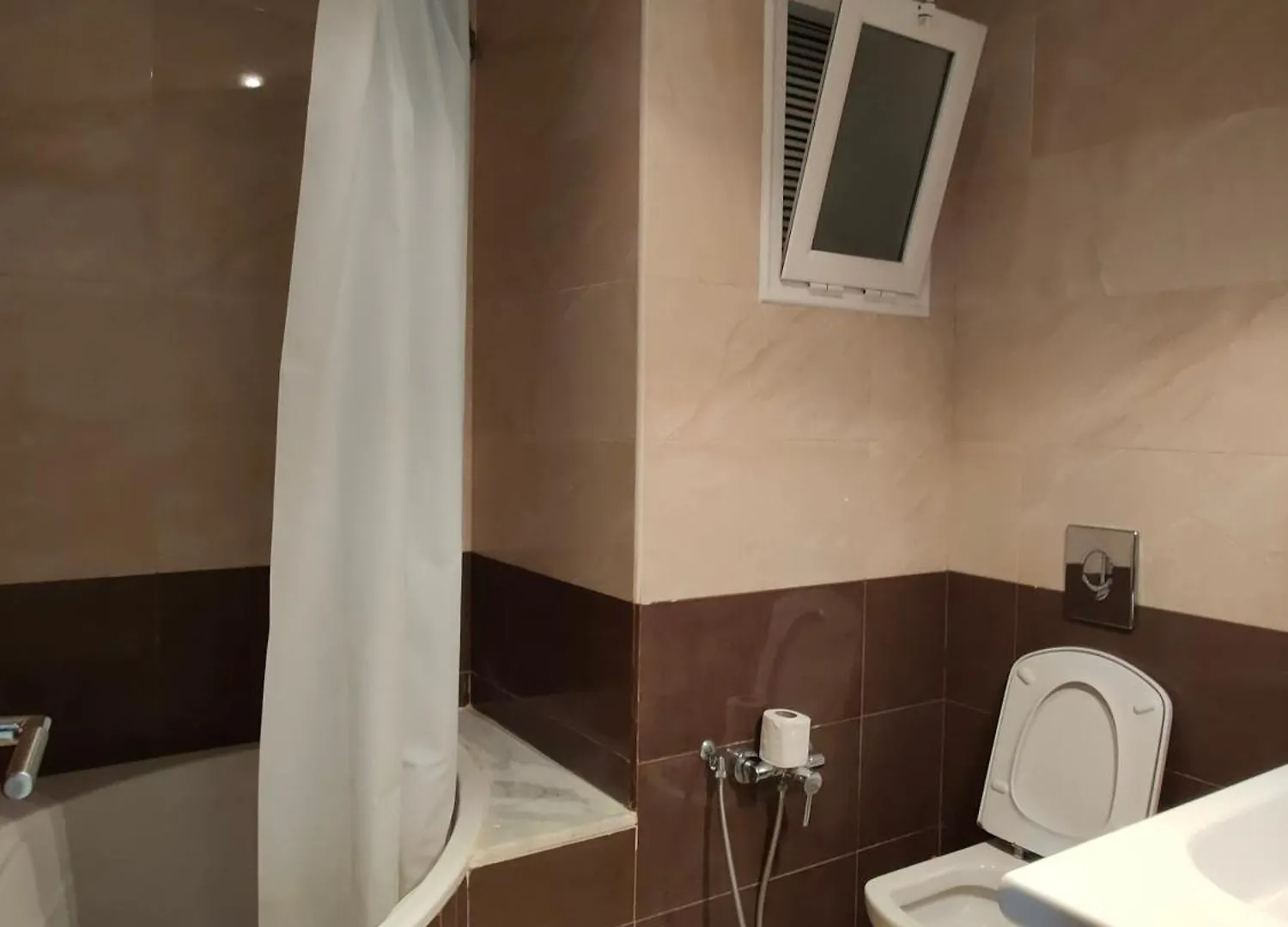 Luxe & Vip Appartement A Cote De Tunsia Mall Lac 2 Tunis Apartment